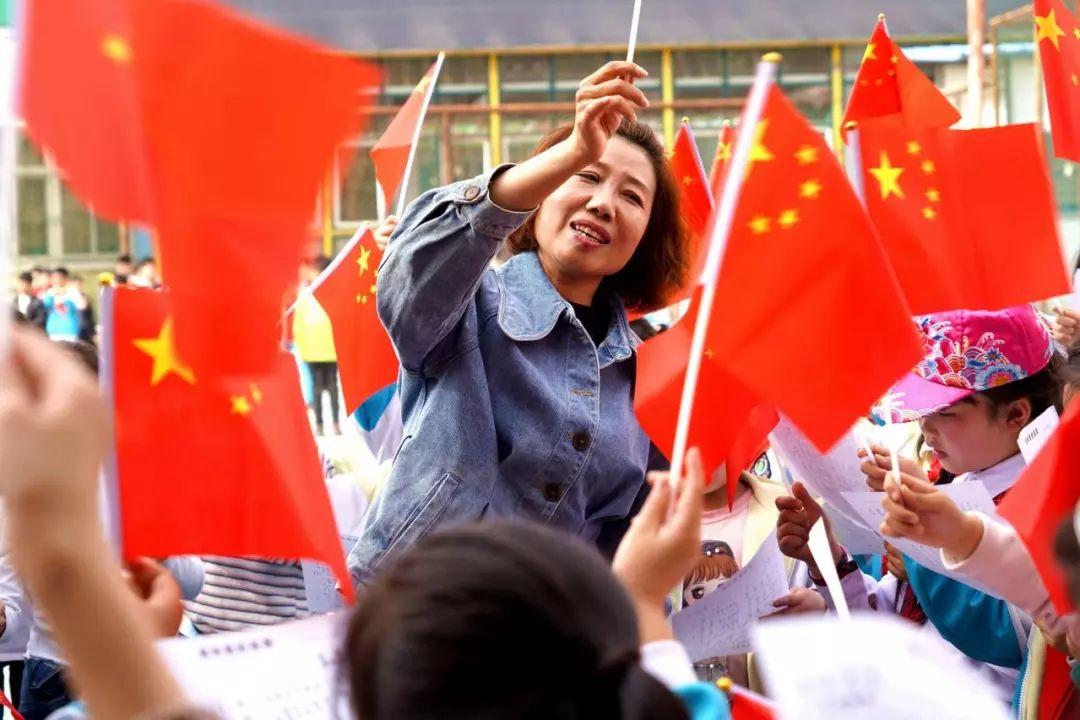 昭阳区永丰水韵长街上演音乐秀