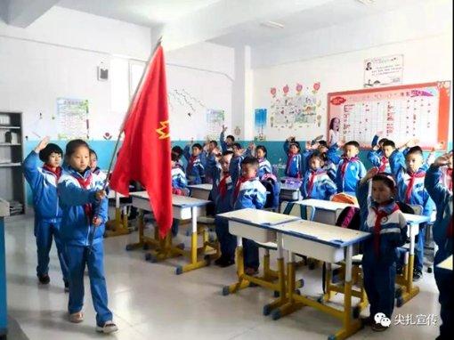 观音菩萨的坐骑下界为妖，抢走了金圣宫娘娘，悟空懒得去管游戏画面